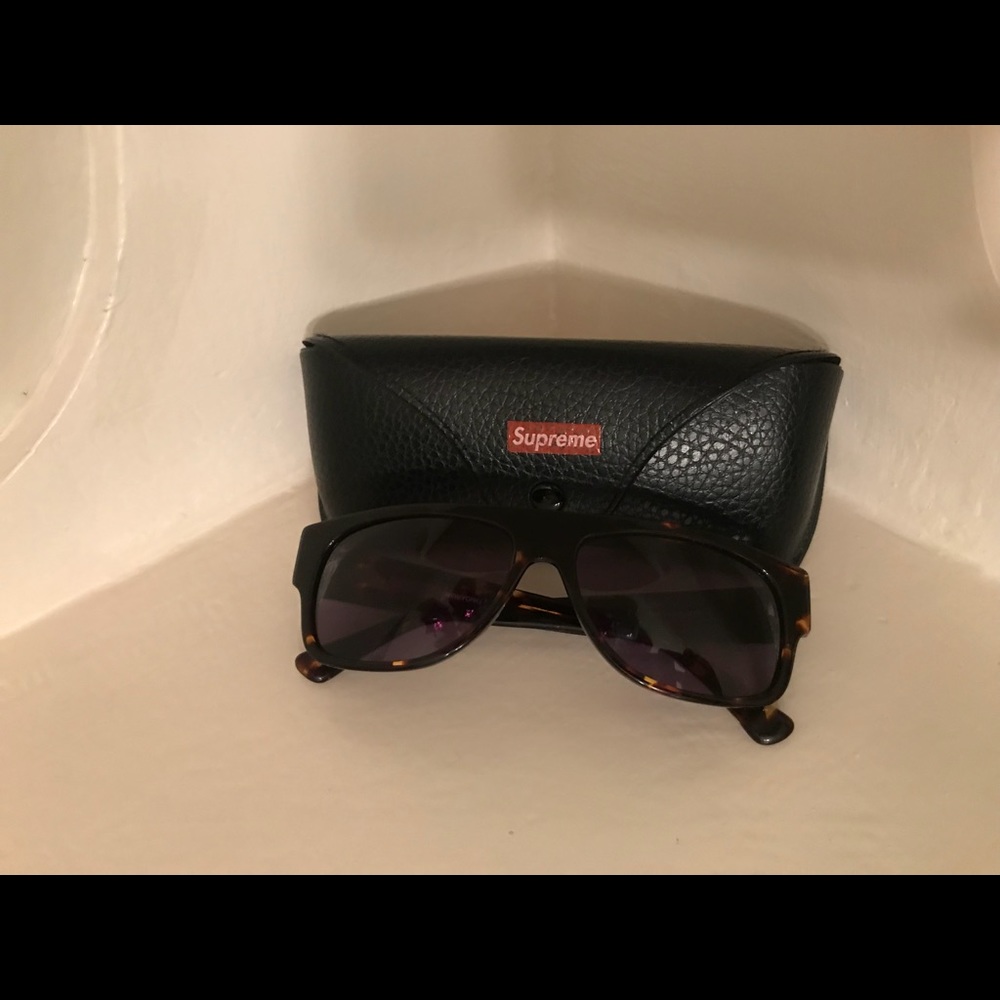 Supreme tortoise shell Lou’s